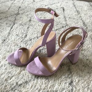 Express Lilac sandals, size 7.